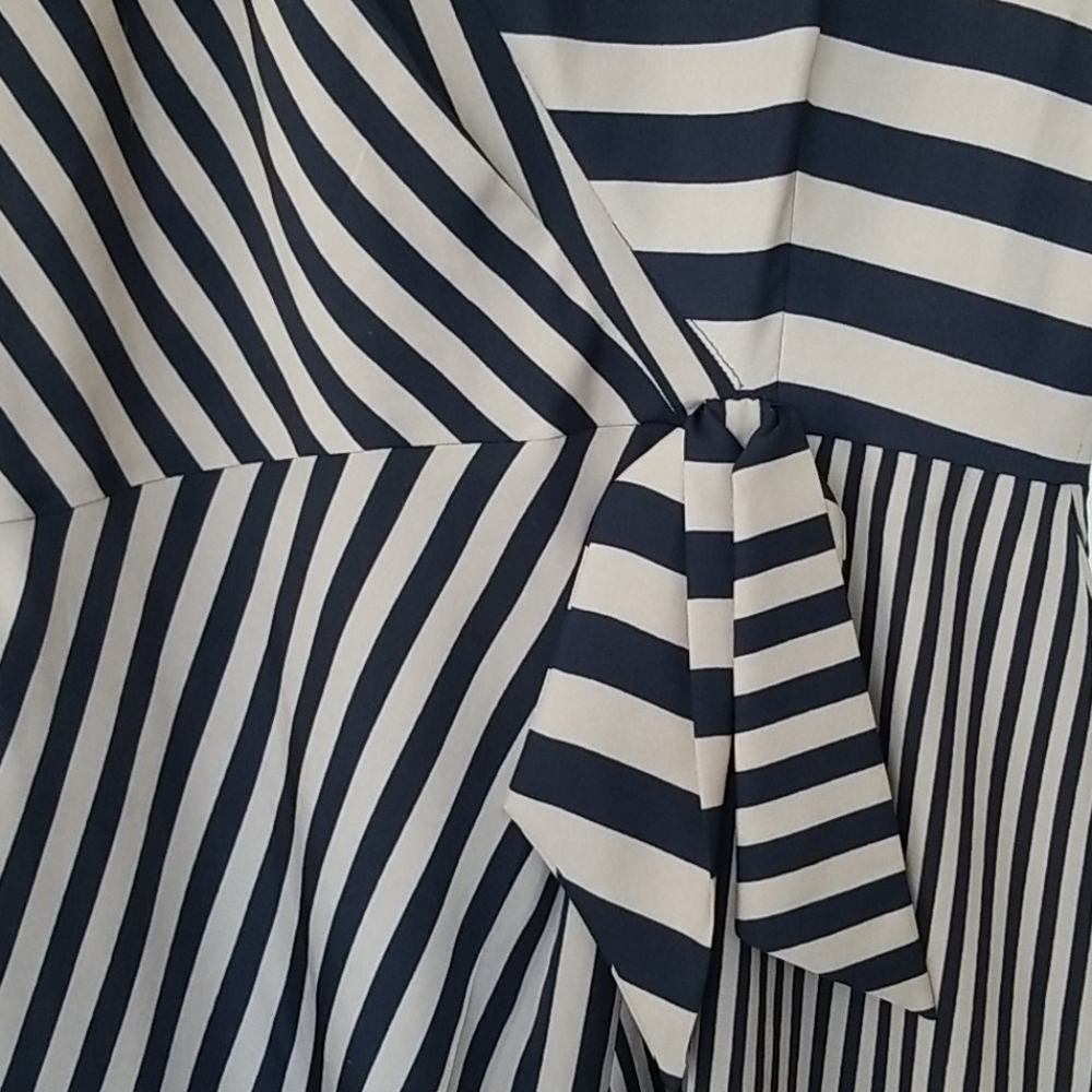 Dress - Picture 4 of 7